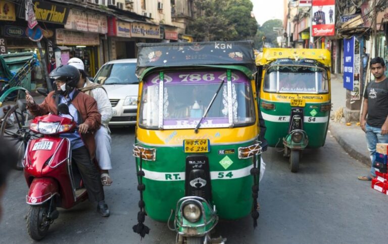 travel in kolkata with auto