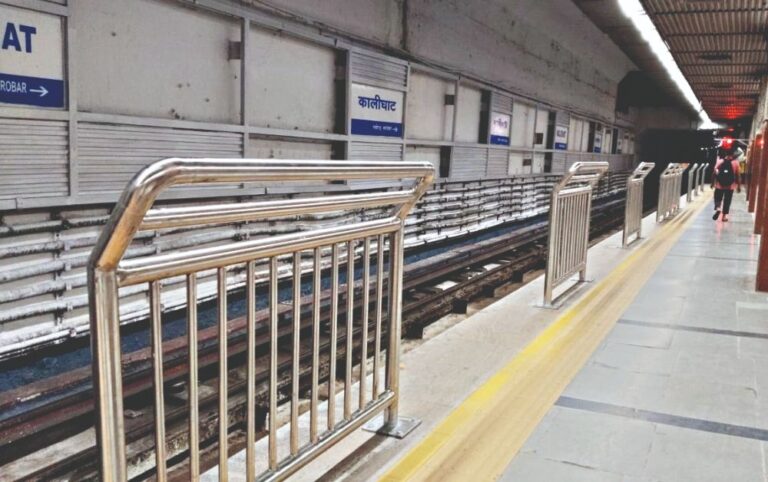 how to travel in kolkata in metro