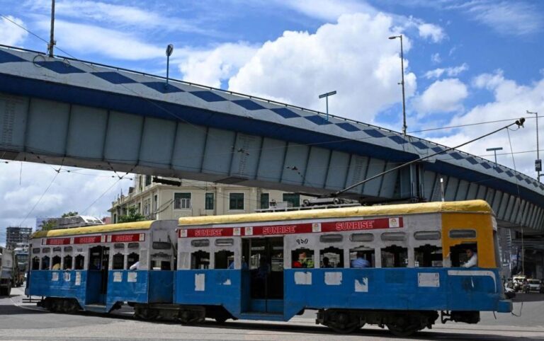 tram travel in kolkata